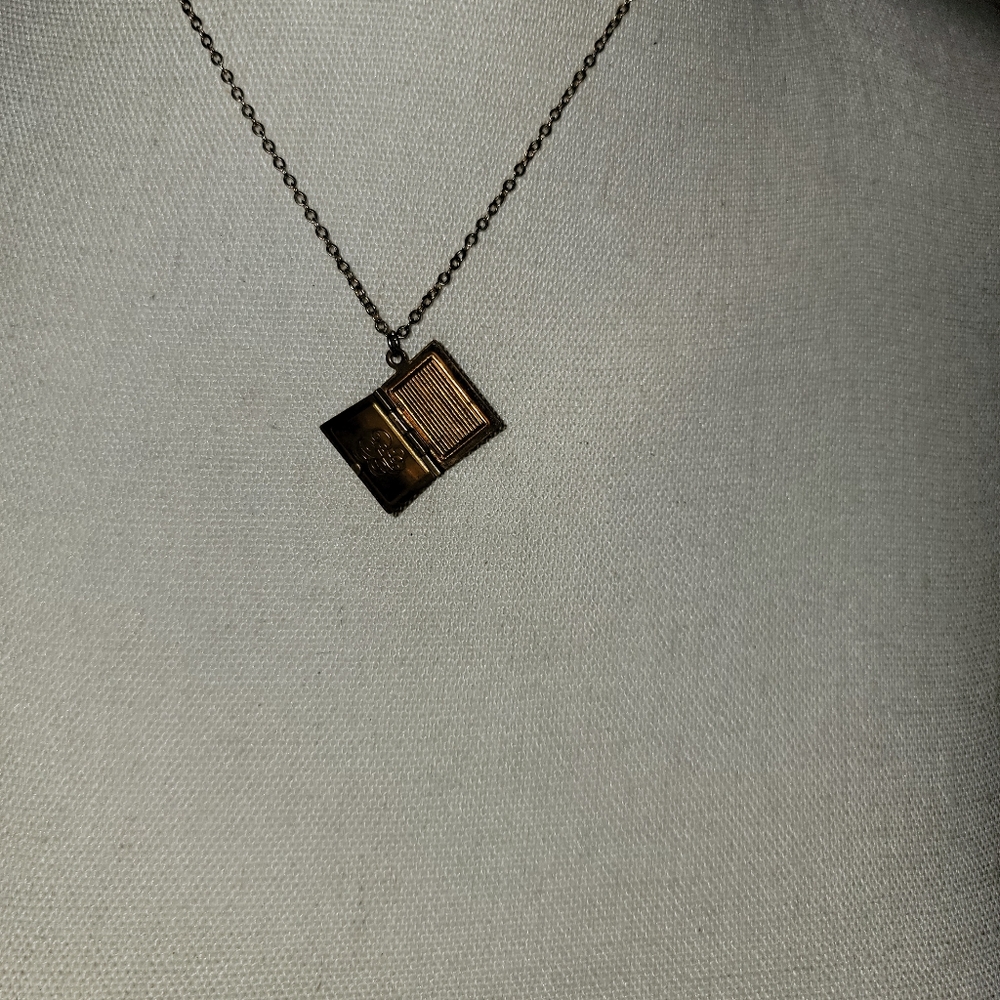 Book locket - Picture 3 of 6